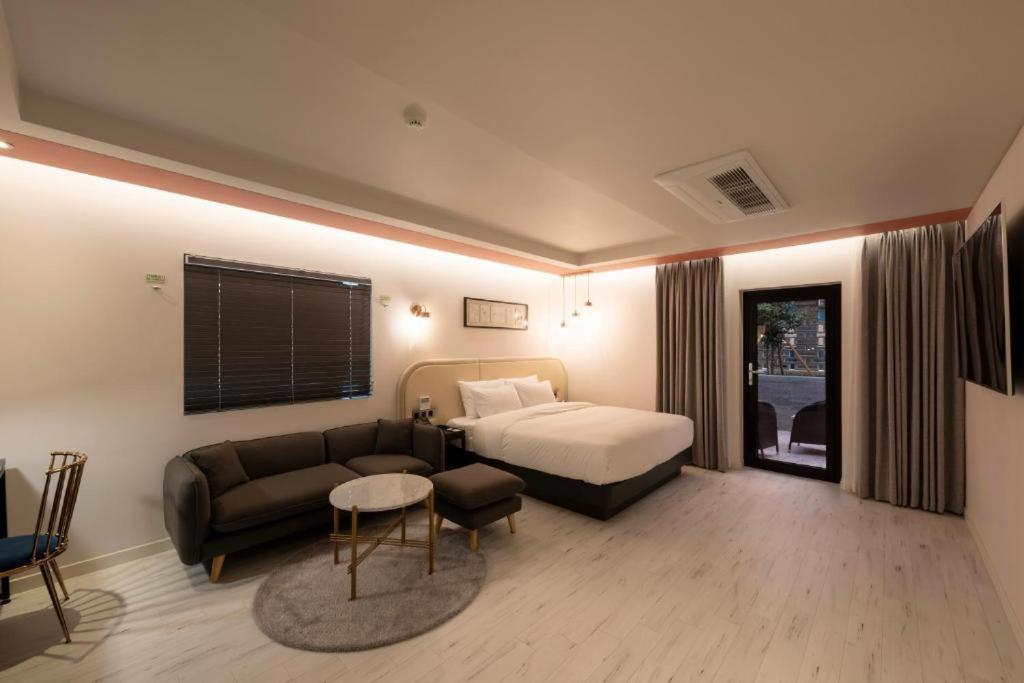 Hound Hotel Yeonsan Puszan Kültér fotó