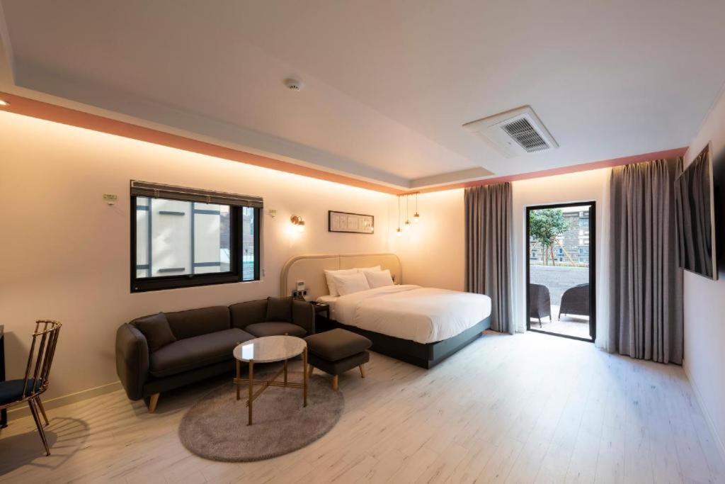 Hound Hotel Yeonsan Puszan Kültér fotó