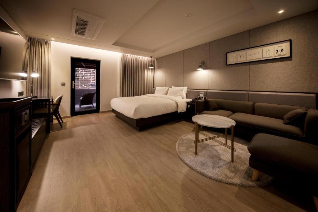 Hound Hotel Yeonsan Puszan Kültér fotó